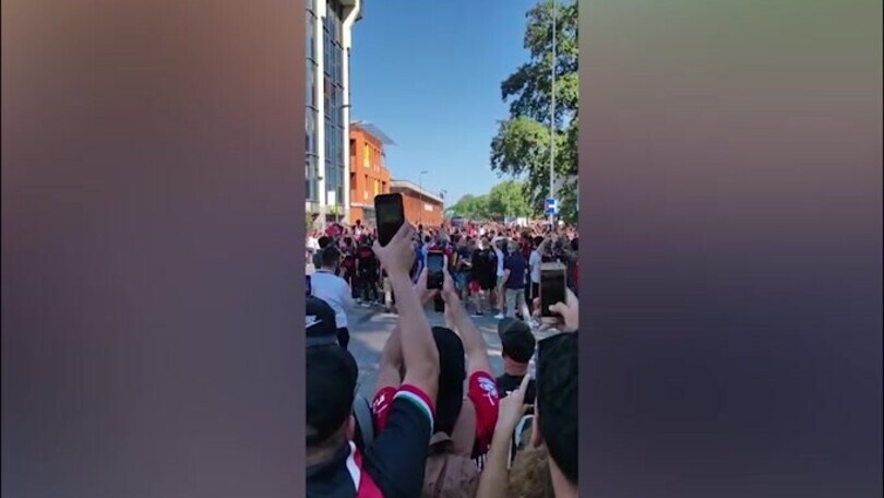 Milan-Udinese, l'arrivo del pullman rossonero