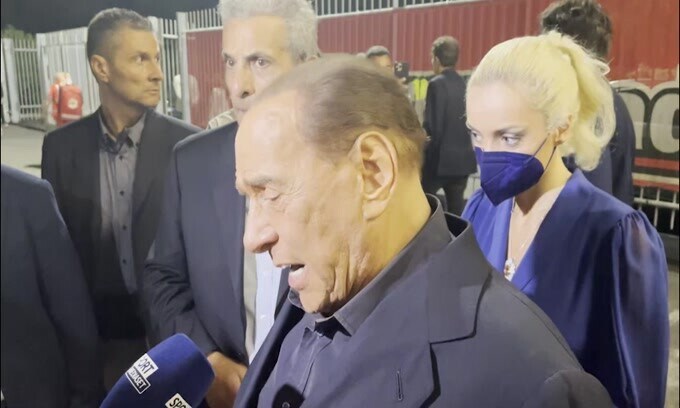 Berlusconi: “Mercato chiuso, sono io che pago”