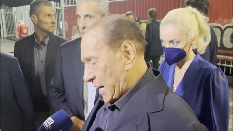Berlusconi: “Mercato chiuso, sono io che pago”