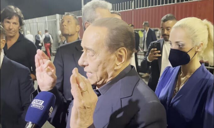 Berlusconi: “Van Basten, Gullit e come si chiamava l’altro?”