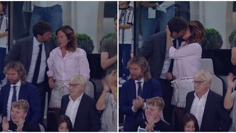 Juve, Agnelli 'passionale' in tribuna: un bacio alla compagna dopo il gol di Vlahovic