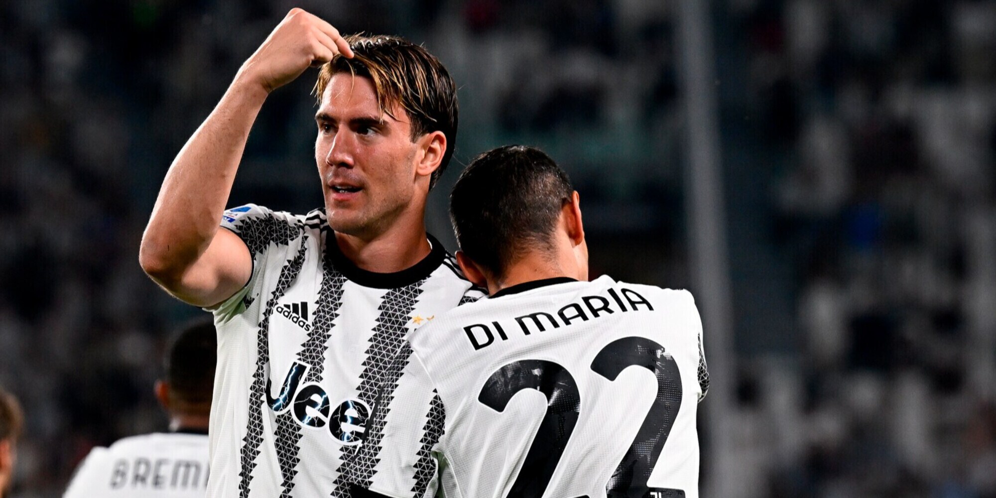 Juve, Vlahovic gongola: "Un piacere giocare con Di Maria. E ora c'è anche Kostic"
