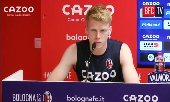 Mihajlovic scherza con Schouten: "Ora sei professore.."