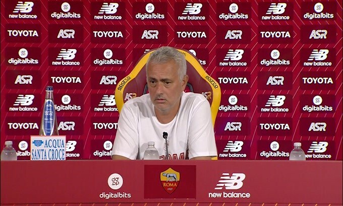 Mourinho polemico sul calendario: "Ci hanno fatto un bel regalo..."