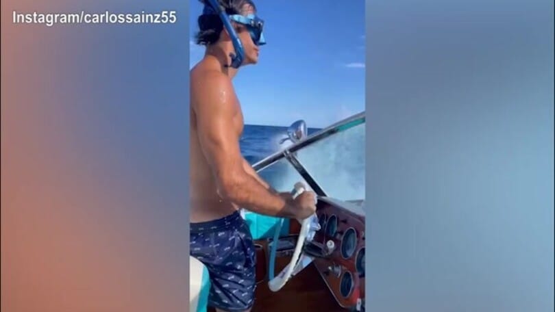 Sainz, pilota dalla pista...all'acqua!