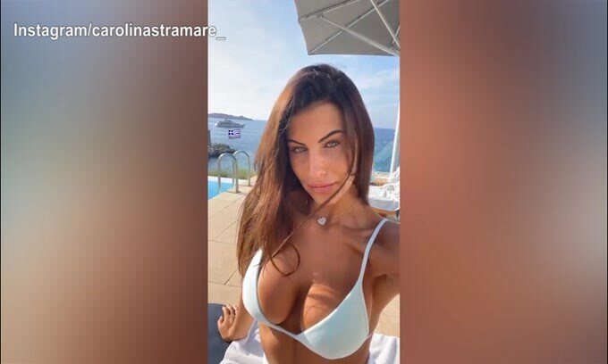 Carolina Stramare, bikini sexy in Grecia!