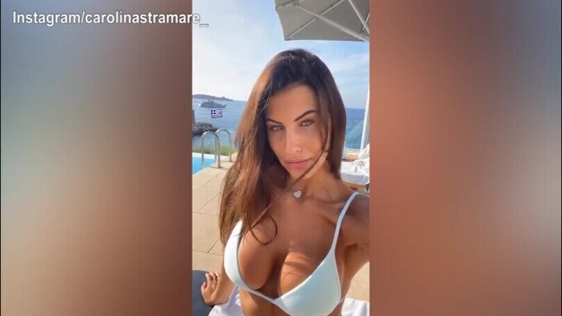 Carolina Stramare, bikini sexy in Grecia!