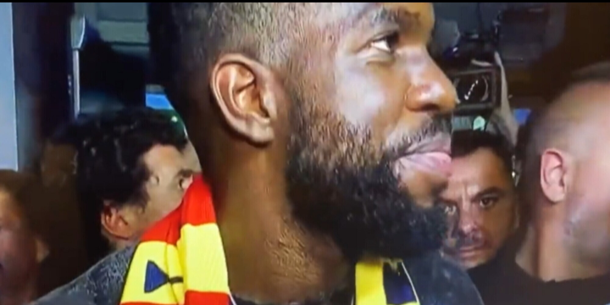 Lecce, entusiasmo e delirio per Umtiti: lui si emoziona e non riesce a parlare