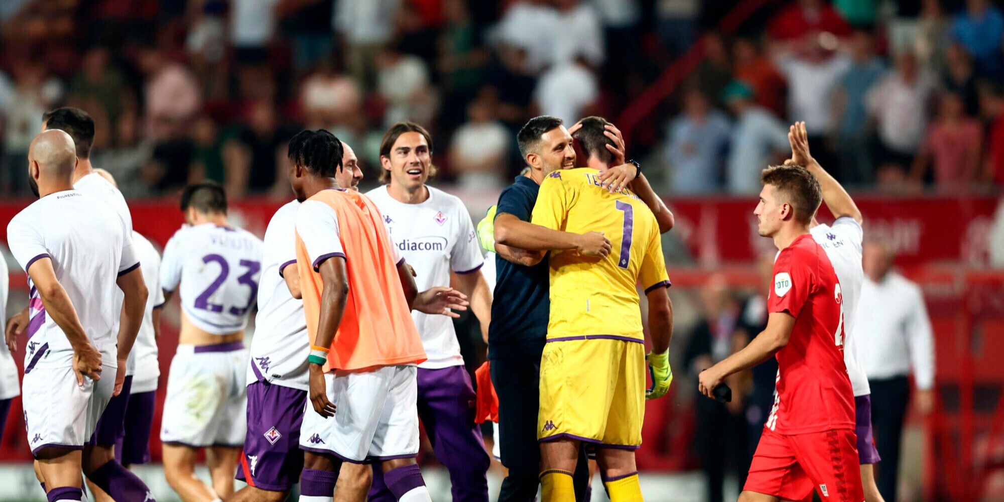 Arrestate 11 persone dopo Twente-Fiorentina di Conference League
