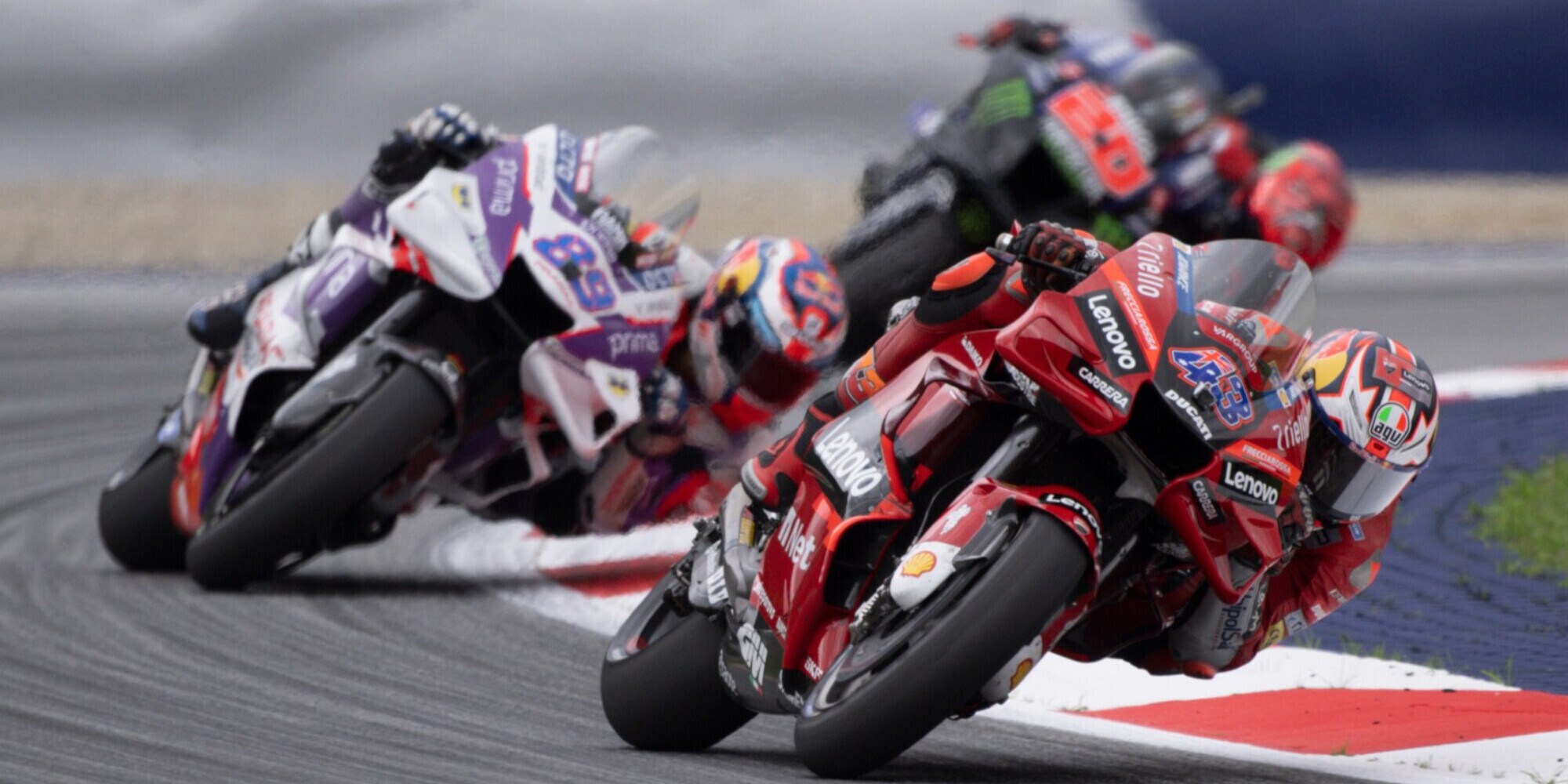 MotoGp, partita di calcio tra piloti: in campo Marini, Vinales e Bastianini