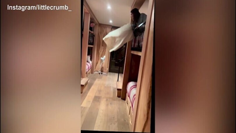 Elisabetta Canalis, la vacanza diventa battaglia