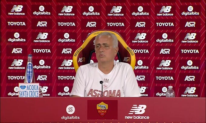Mou sugli arbitri: "Non mi va di commentare prima"