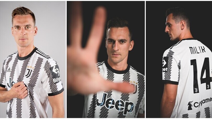Juve, Milik posa con la maglia numero 14