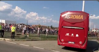 Juventus-Roma: l'arrivo del pullman giallorosso