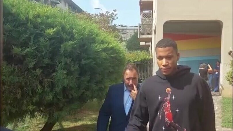 Vranckx saluta i tifosi del Milan