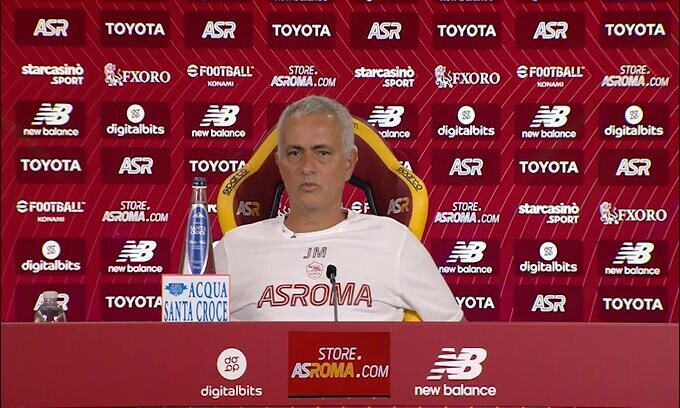 Mourinho: “Ci sono allenatori che piangono, io no”