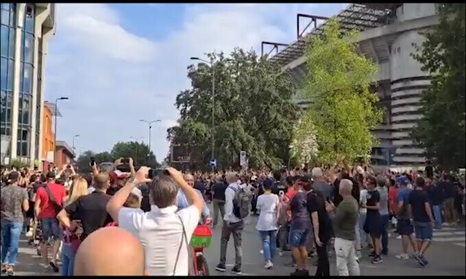 L'arrivo pullman del Milan