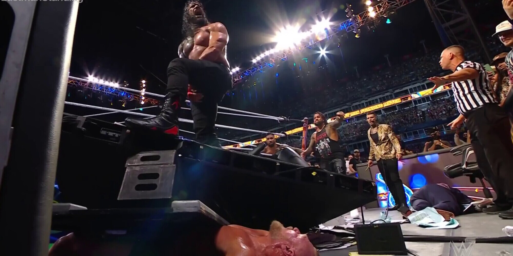 WWE: Lesnar-show con il trattore, ma vince sempre Reigns