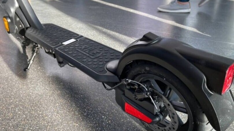 Il monopattino pieghevole che si può trasportare: ecco il Riley RS3