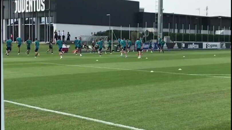 Juve, il riscaldamento pre Benfica