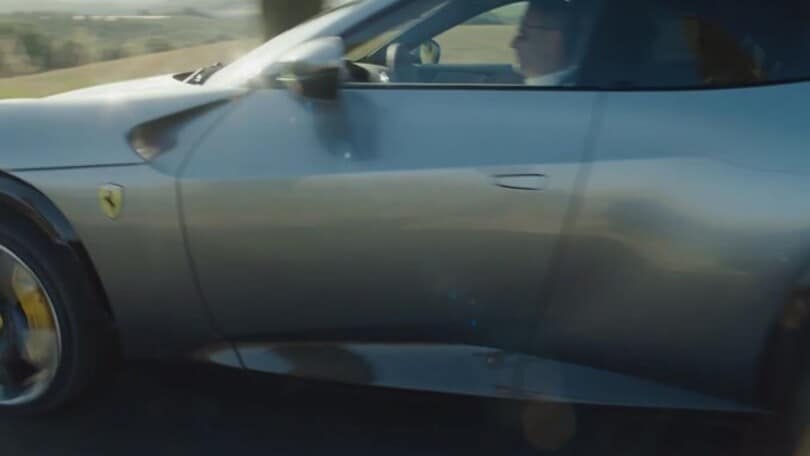 Nuova Ferrari Purosangue su strada