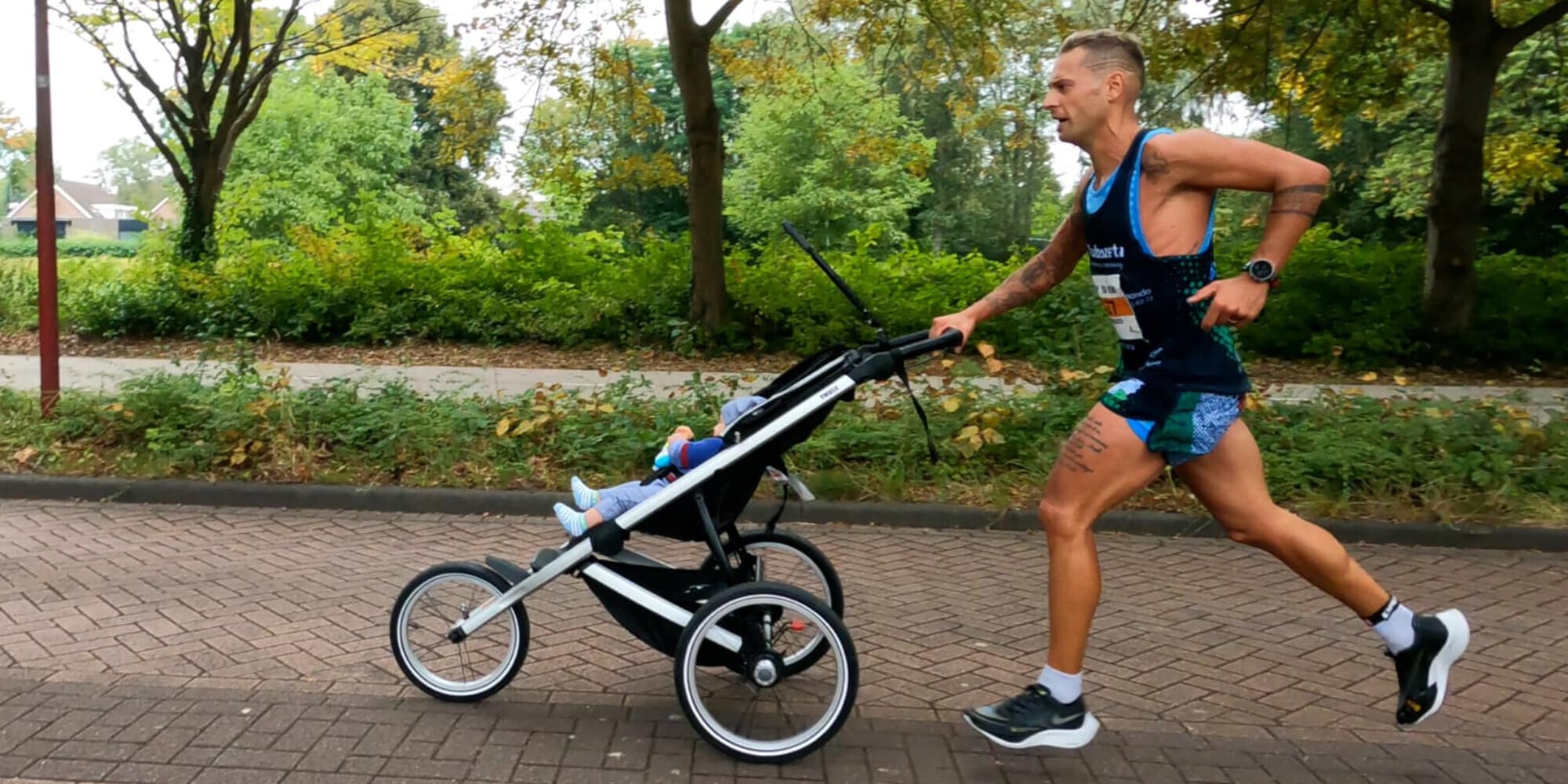 Guinness World Records: super papà Lorenzo Lotti spinge per  50km il figlio in passeggino
