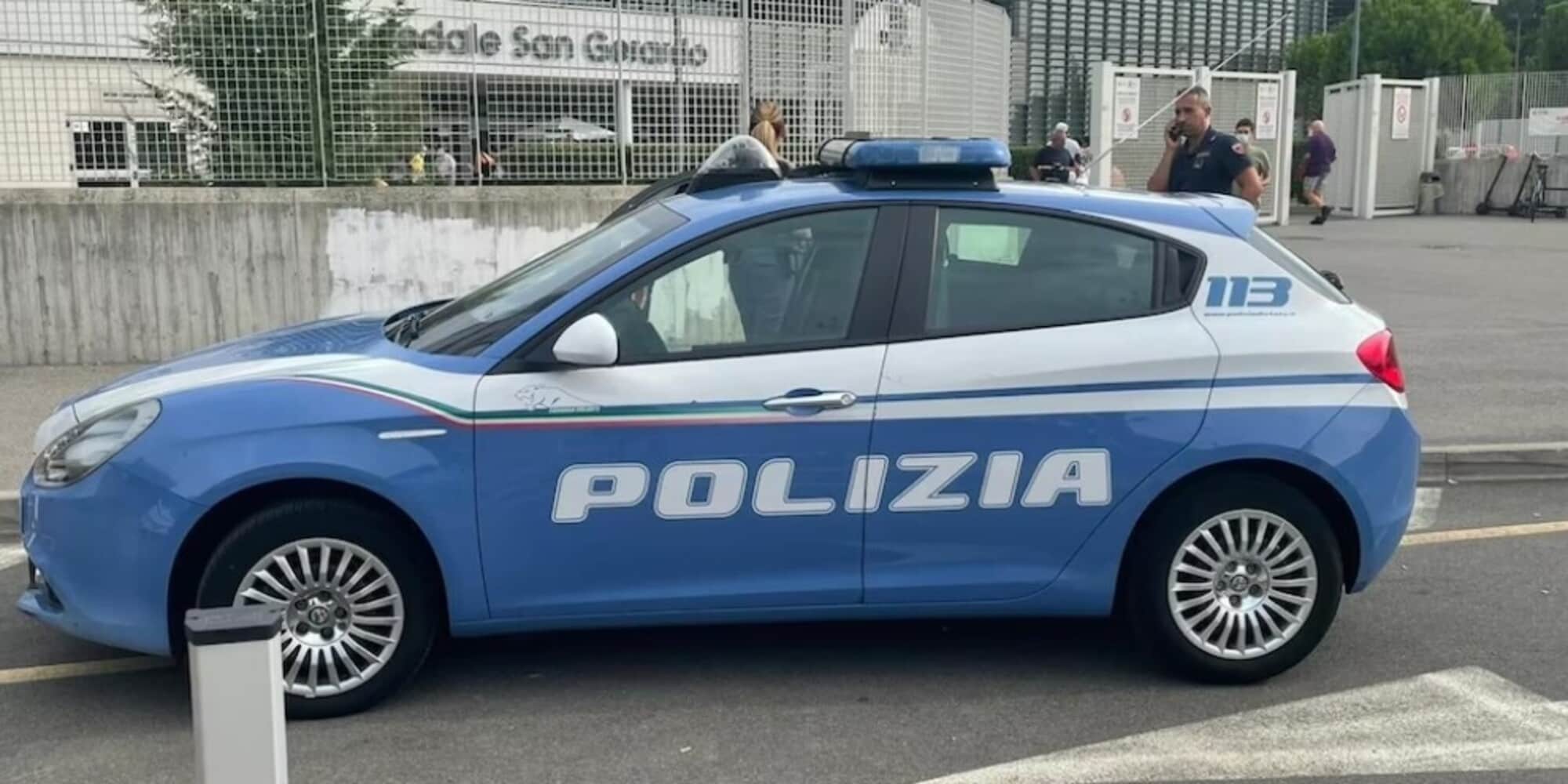 In possesso di patente falsa rimane incastrato col camion sotto al ponte