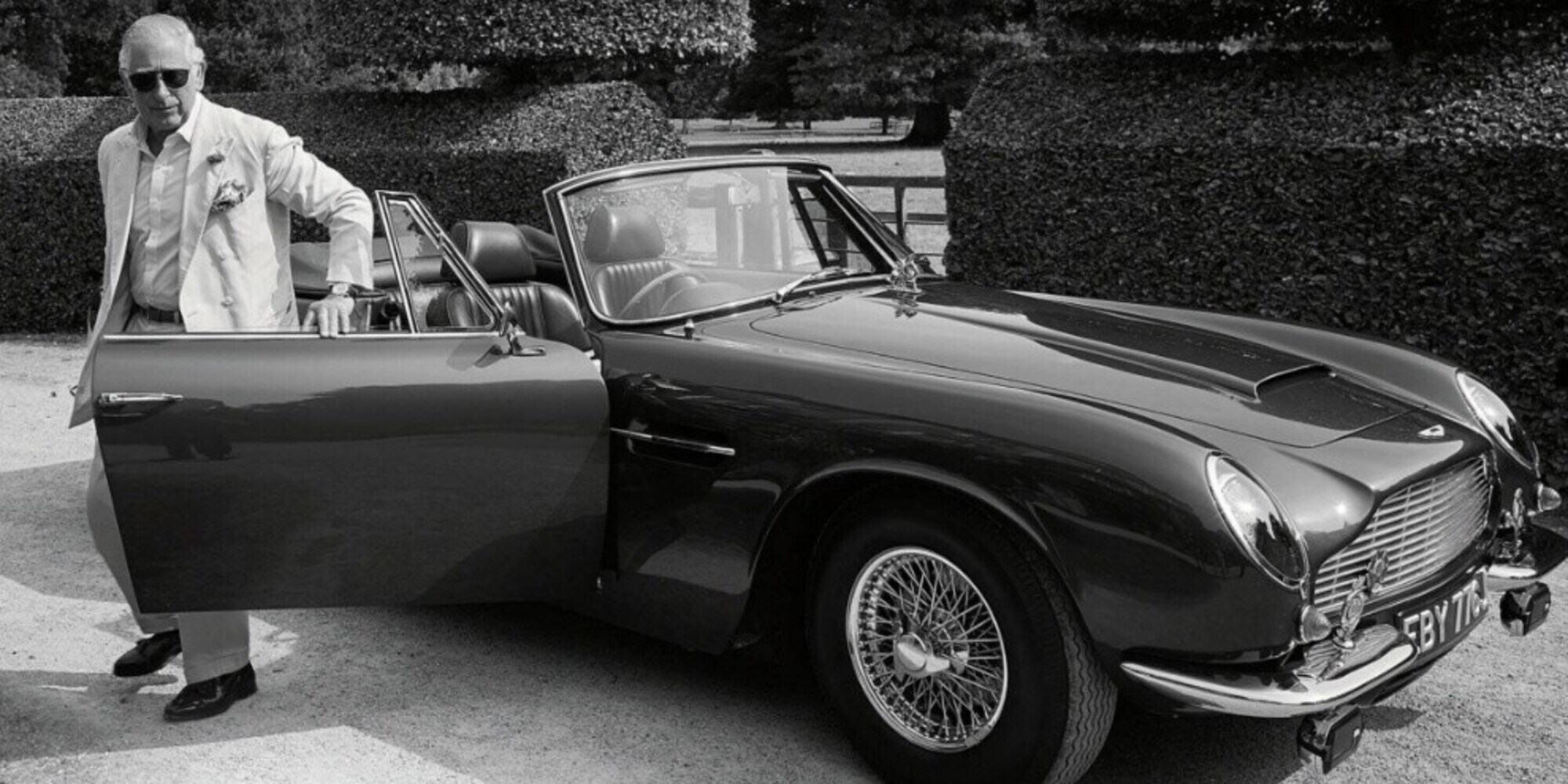 Re Carlo d’Inghilterra e la passione per le auto: ma qual è la sua preferita?