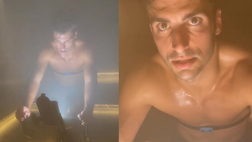 Carlos Sainz si allena con la cyclette nella sauna