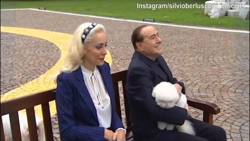 Mongolfiera e cuori, ecco la sorpresa per Berlusconi