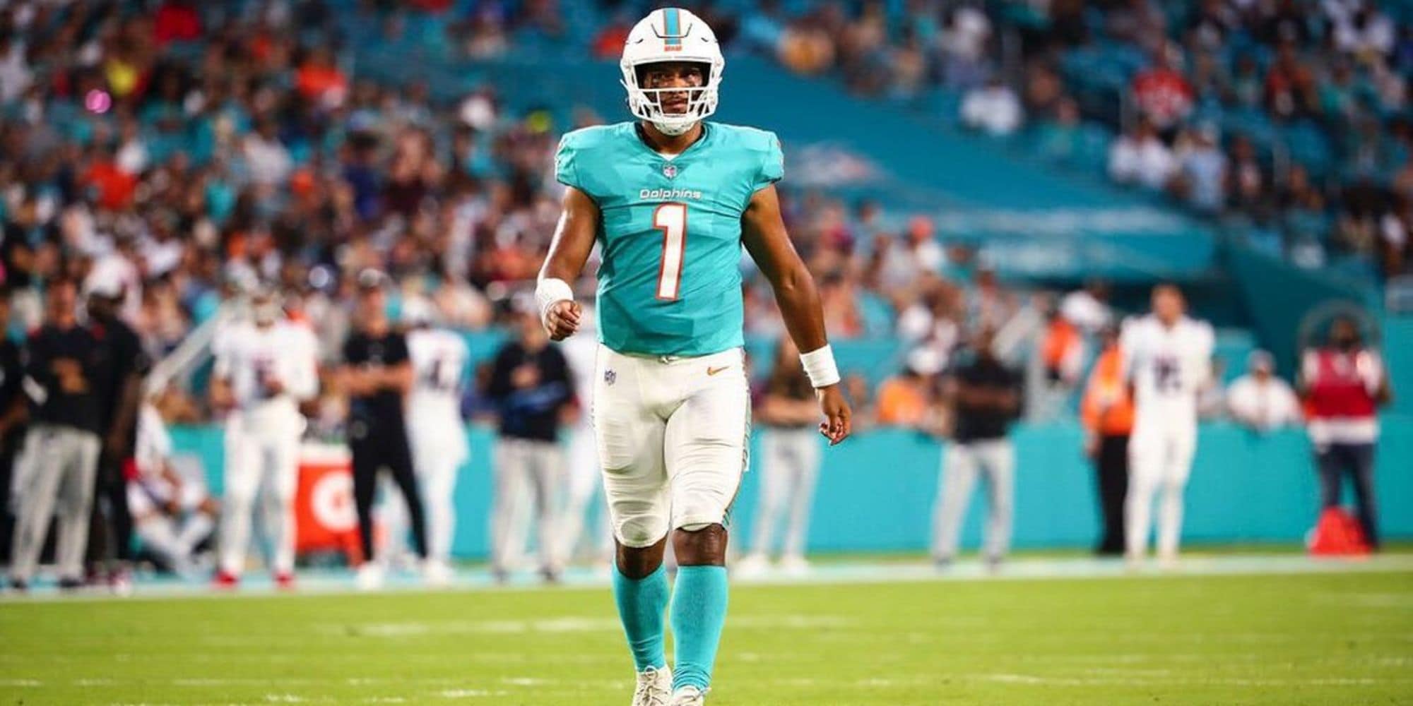 Nfl, paura per Tagovailoa: ricoverato dopo un placcaggio