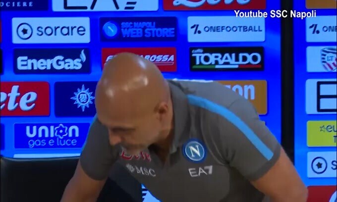 Spalletti porta delle rose per le due ragazze iraniane uccise