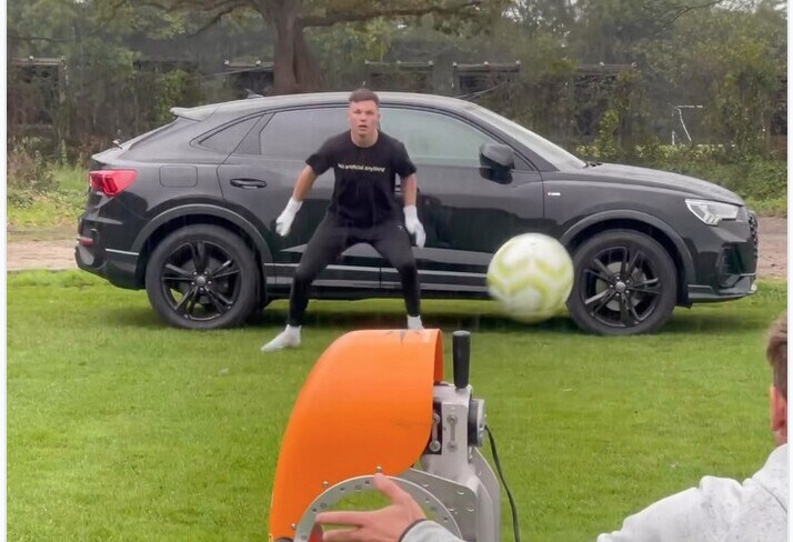 Declan McCarthy, il portiere ideale che para per salvare l'auto