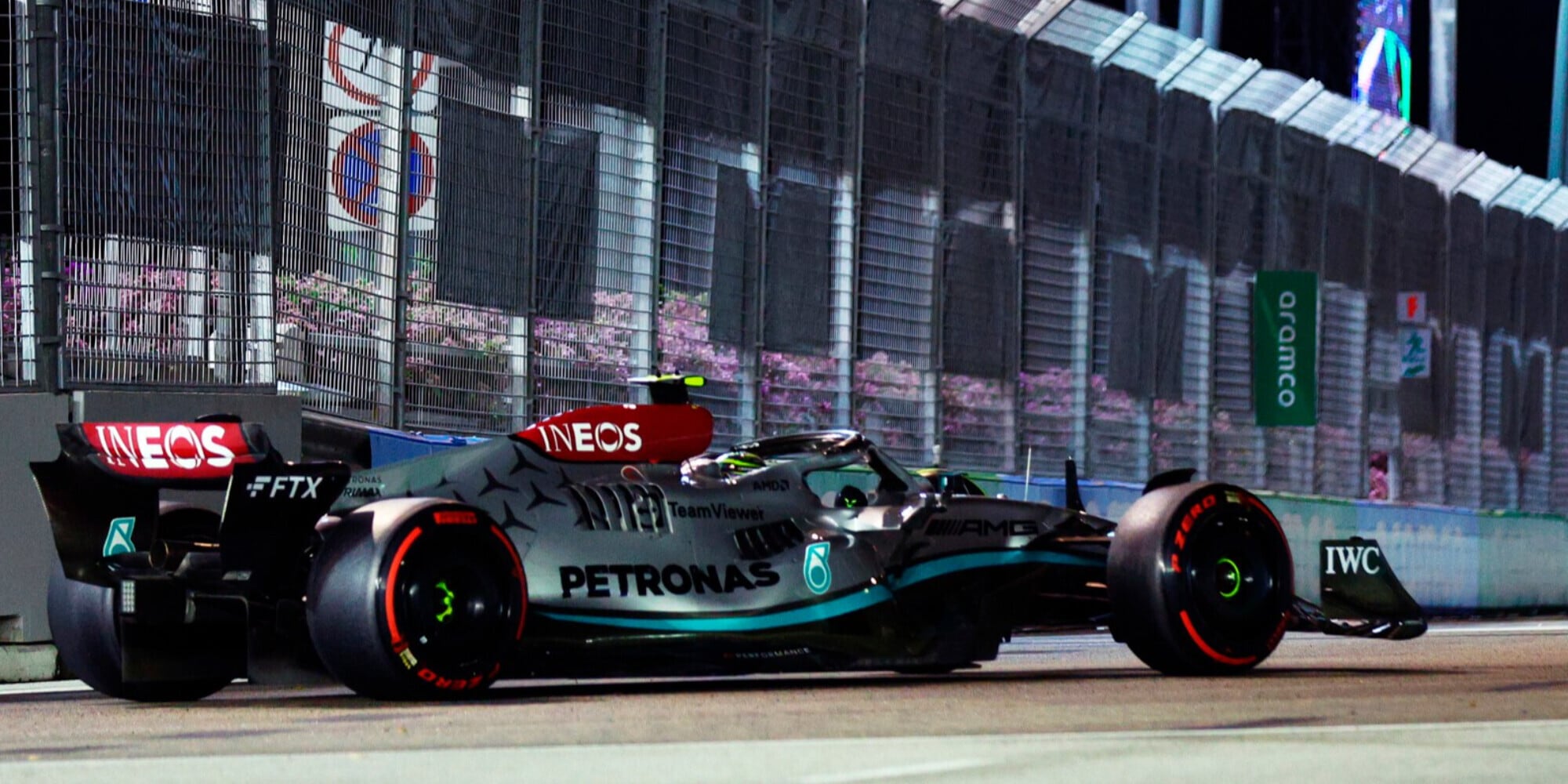 F1, multa di 25mila euro per la Mercedes: Hamilton ha corso le FP3 con il piercing