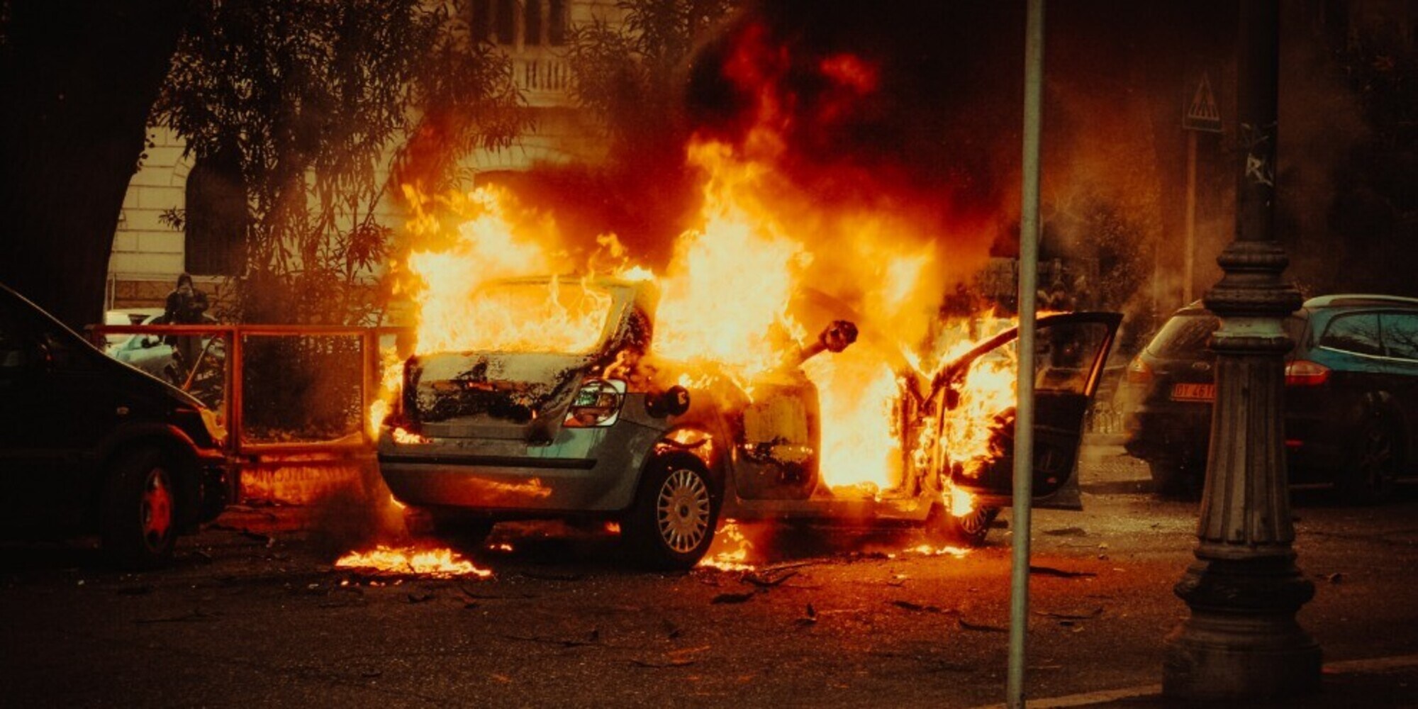 Gli incendiano l'auto per aver organizzato un convengo sulle infiltrazioni mafiose