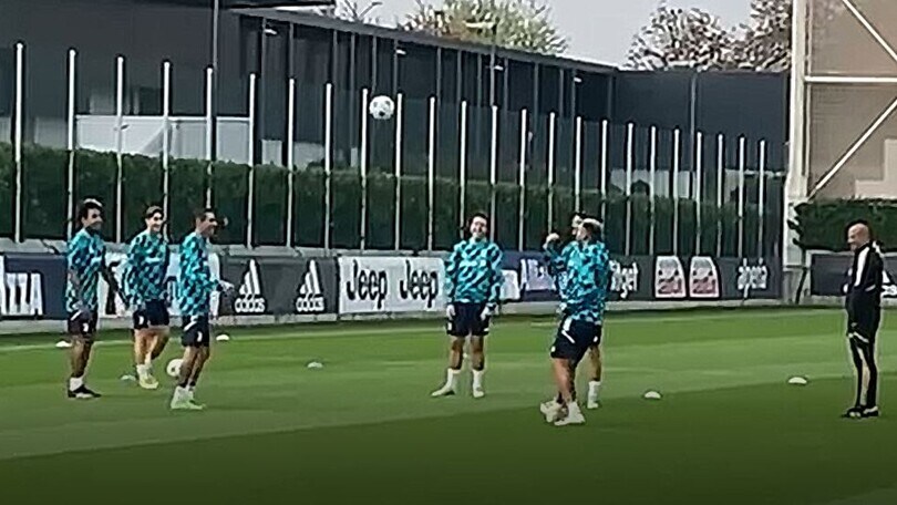 Juve-Maccabi, Chiesa fa gruppo e torello. Milik in palestra