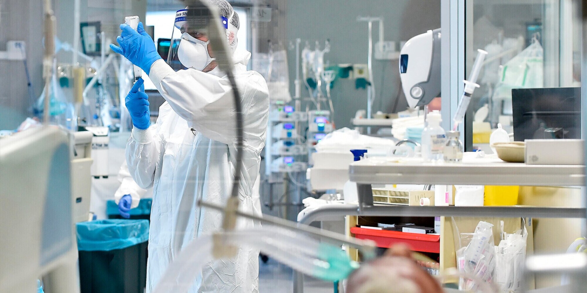 Covid, aumentano i positivi e le vittime: tasso al 20,1%