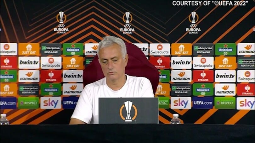 Mourinho sorride: "Dybala sta bene e gioca"