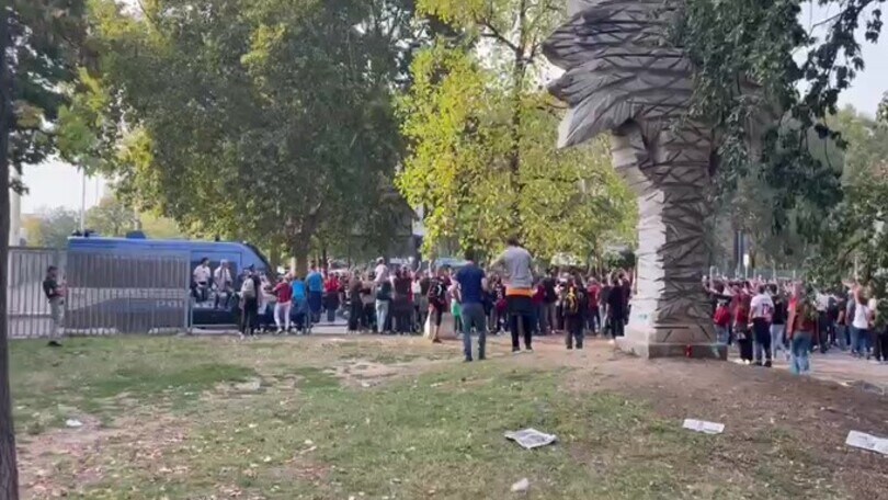 Milan-Juve: arriva il pullman bianconero, partono gli insulti