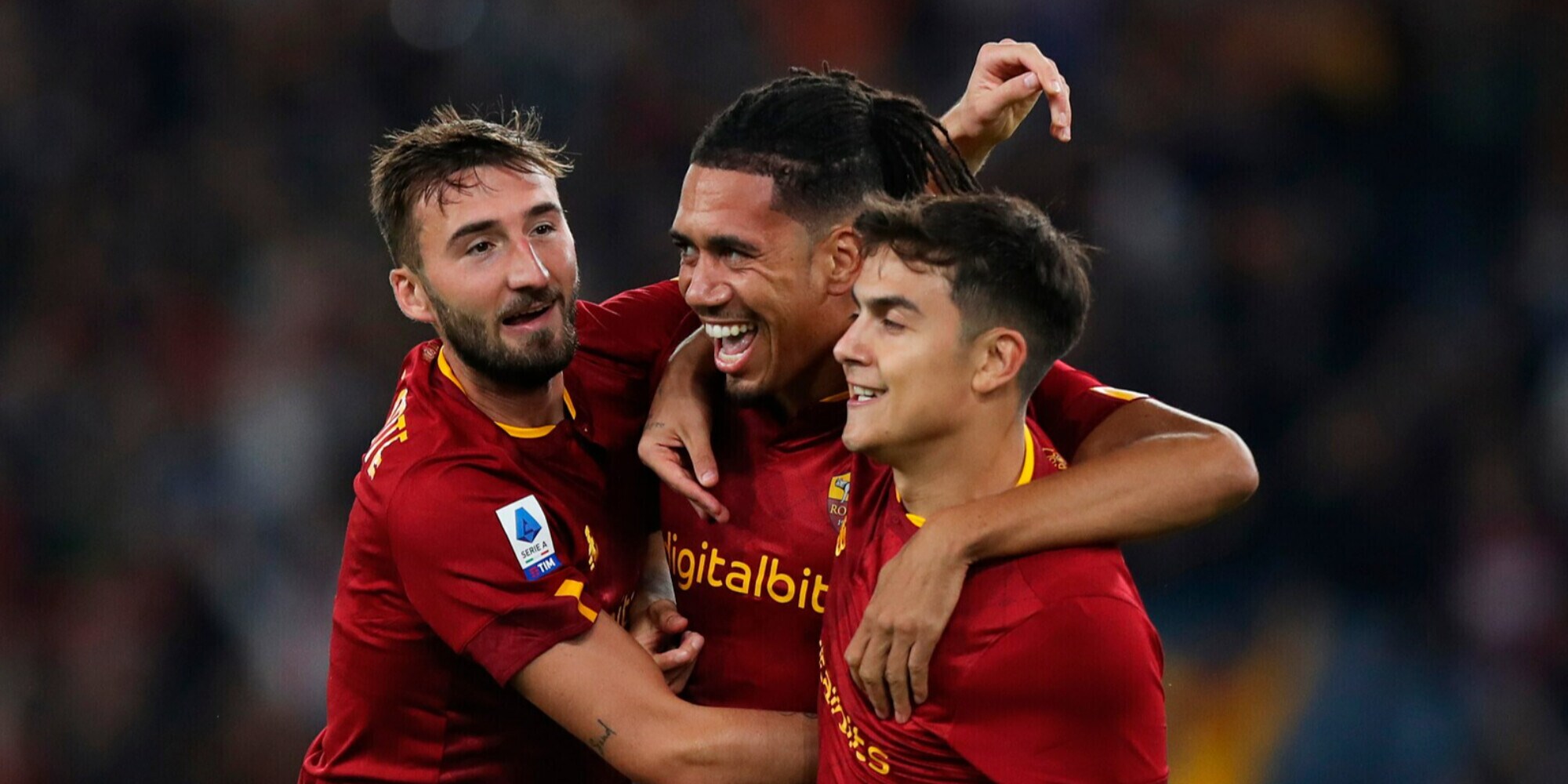 Roma-Lecce 2-1: Smalling e Dybala decisivi. L'ex juventino ko per infortunio