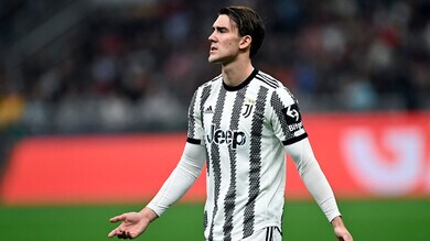 Juve, Vlahovic e la stretta del gol. Un abbraccio per ripartire