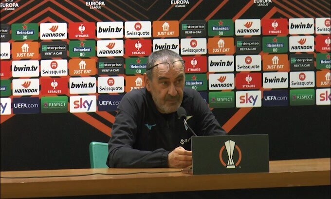 Sarri show in conferenza col giornalista