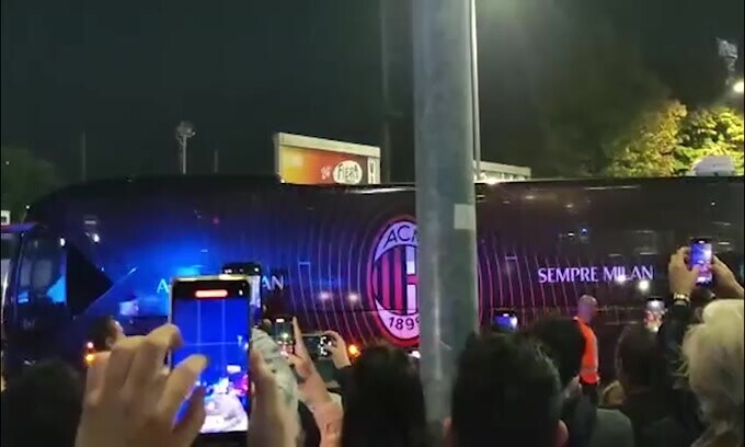 Verona-Milan, i rossoneri arrivano allo stadio