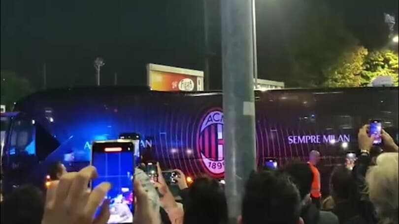 Verona-Milan, i rossoneri arrivano allo stadio