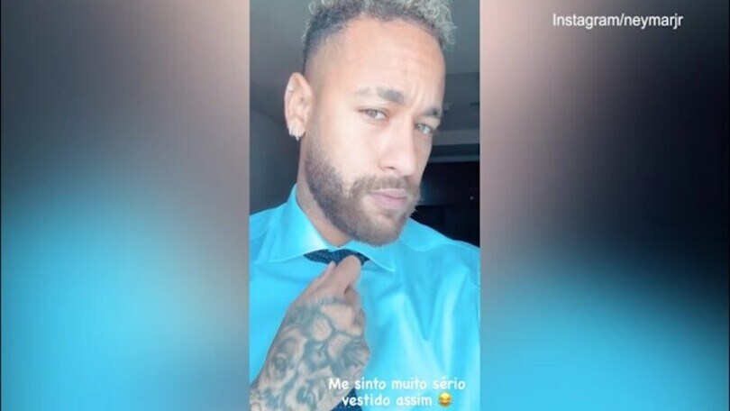 Neymar e l'ironia prima del tribunale: "Vestito così..."