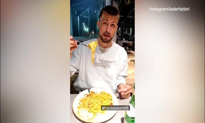 Acerbi si gioca un "jolly" col nutrizionista: la carbonara social