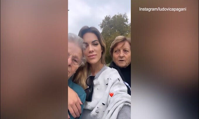 Ludovica Pagani nipote d'oro, vola con la nonna a Lourdes!