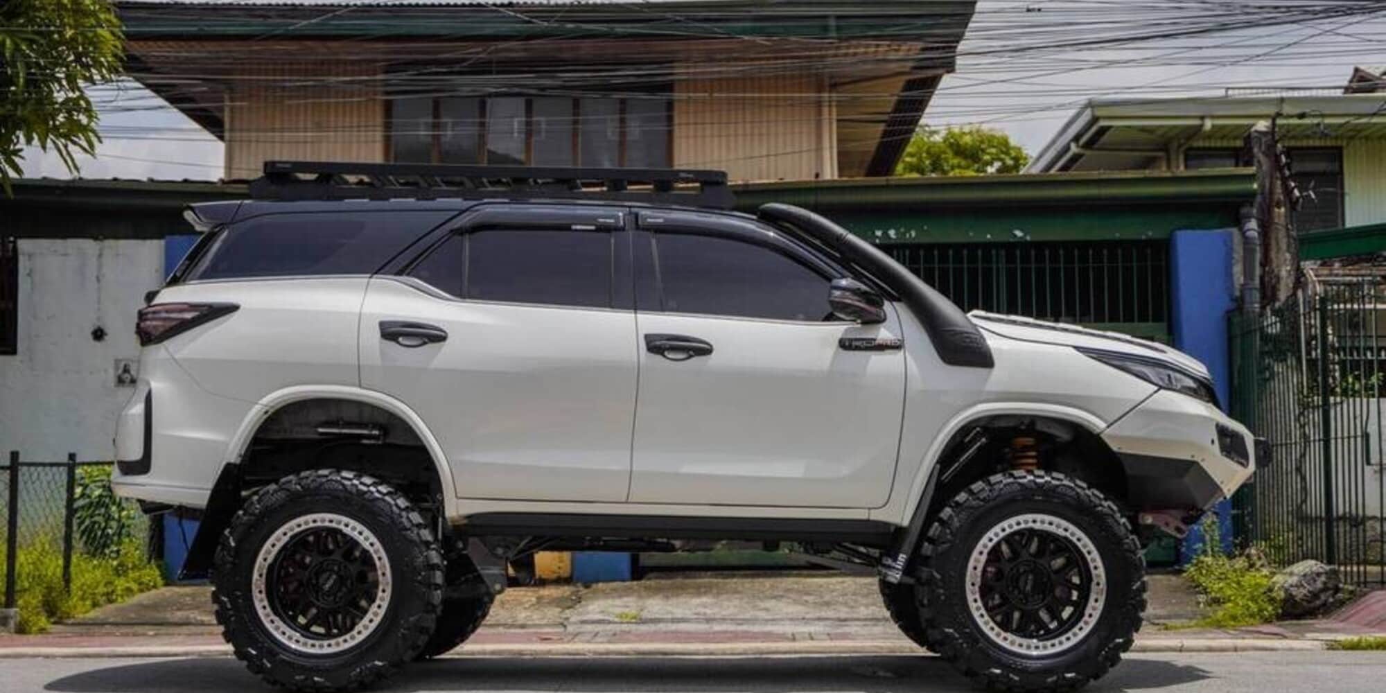Project Albino: ha un Suv Toyota, ma lo trasforma in un "mostro" fuoristrada