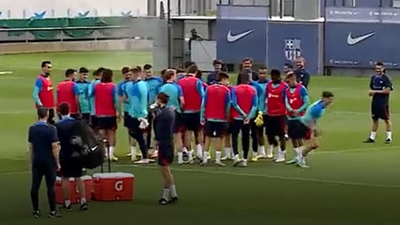 Il Barcellona omaggia Gavi: "pasillo" per la vittoria del Golden Boy!