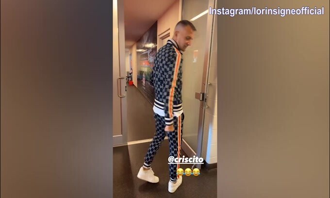 Insigne prende in giro Criscito: "Sei venuto in pigiama?"